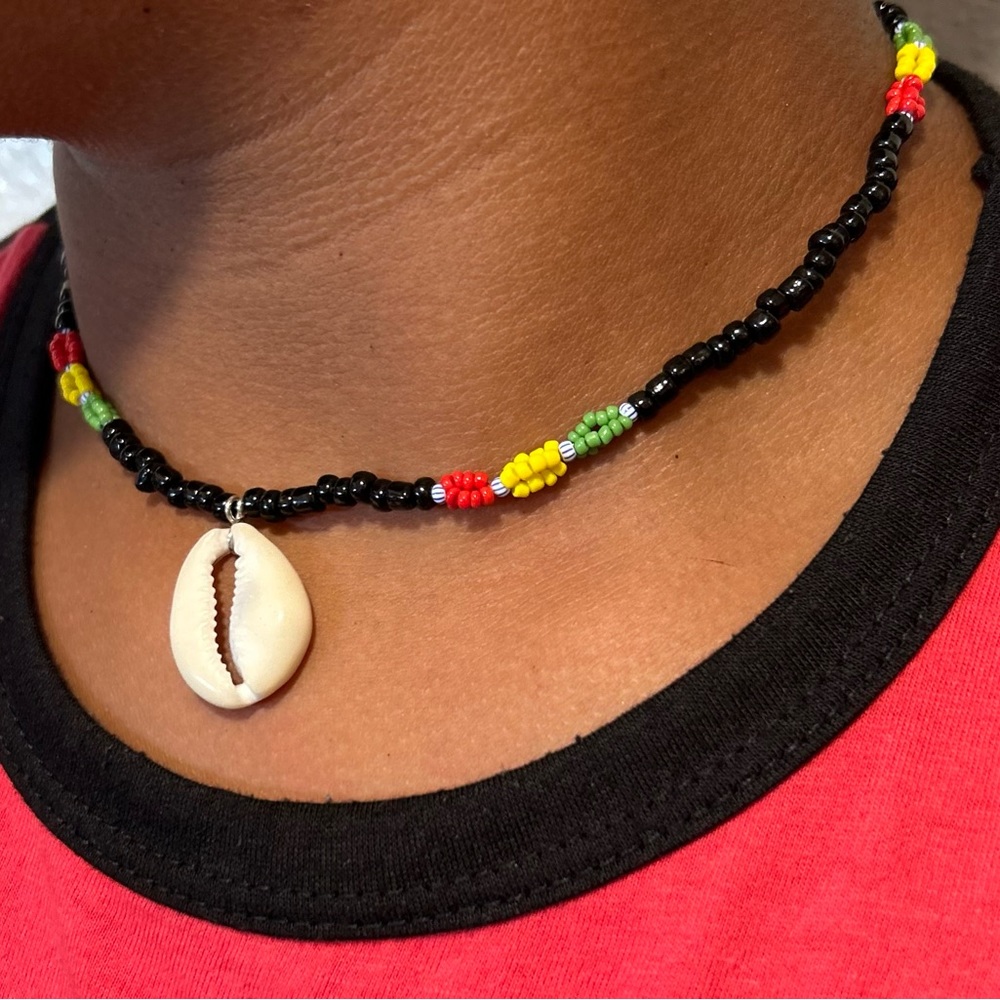 💯 Authentic West African Cowrie Shell Necklace 15”L
